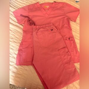 Scrubs for women, pink top, and bottom and great condition didn’t wear very much